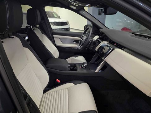 New 2025 Land Rover Discovery Sport Dynamic SE image 11