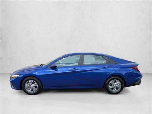 Used 2024 Hyundai Elantra SE FWD image 9