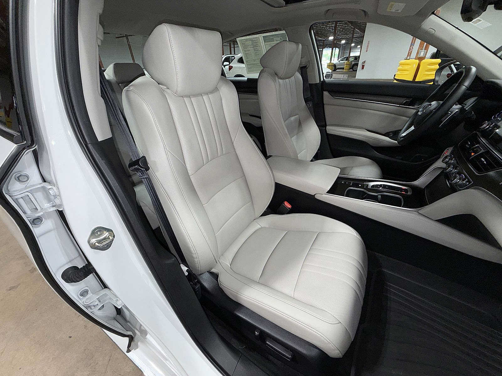 Used 2019 Honda Accord Touring image 16
