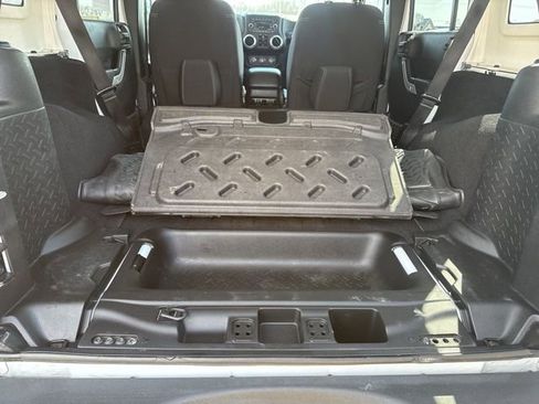 Used 2015 Jeep Wrangler Unlimited Sahara w/ Max Tow Package AWD/4WD image 37