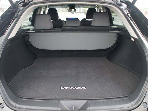 Used 2023 Toyota Venza LE AWD/4WD image 15