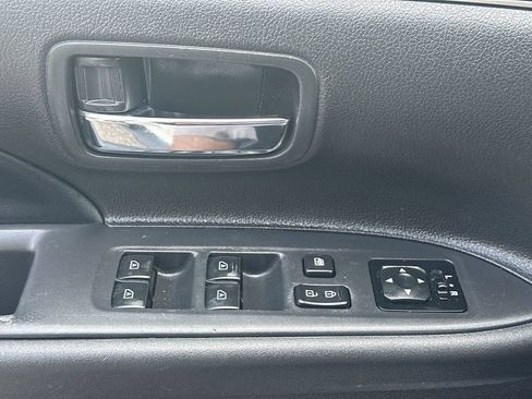Used 2019 Mitsubishi Outlander SE FWD image 29