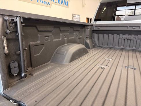 Used 2024 GMC Sierra 3500 AT4 w/ AT4 Premium Plus Package AWD/4WD image 9