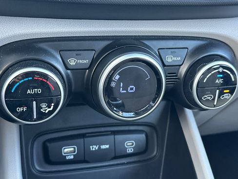 Used 2025 Hyundai Venue SEL FWD image 20