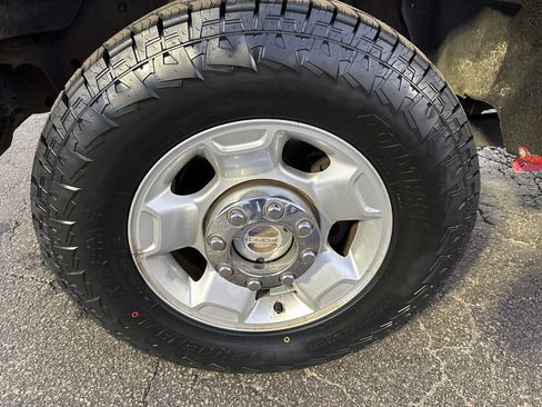 Used 2012 Ford F250 XLT w/ XLT Interior Pkg image 9