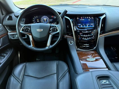 Used 2019 Cadillac Escalade Premium Luxury RWD image 16