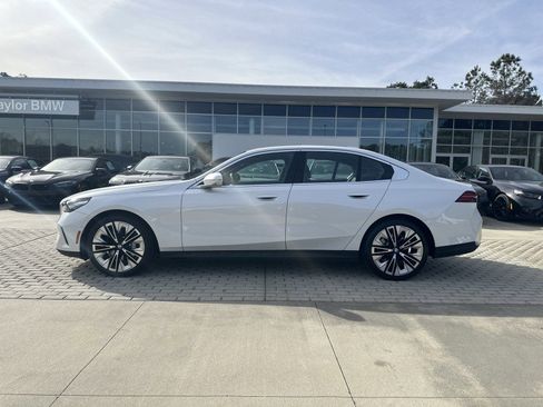 Certified 2024 BMW 530i w/ Premium Package image 3