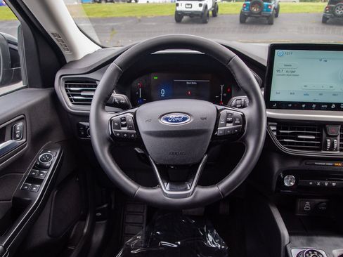 Used 2025 Ford Escape SE FWD image 21