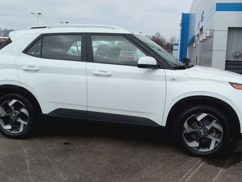 Used 2022 Hyundai Venue SEL image 9