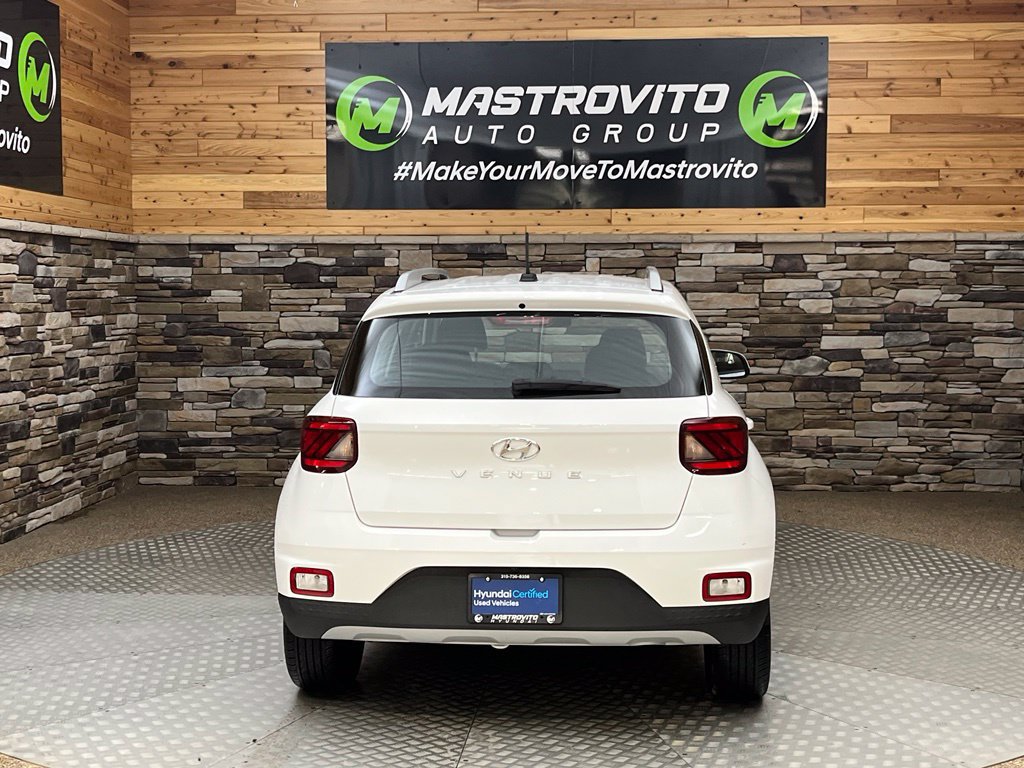 Used 2024 Hyundai Venue SEL FWD image 11