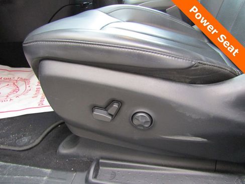 Used 2023 Chrysler Pacifica Touring-L w/ S Appearance Package image 7