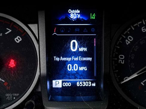 Used 2020 Toyota Tacoma TRD Off-Road w/ TRD Premium Off Road Package AWD/4WD image 38