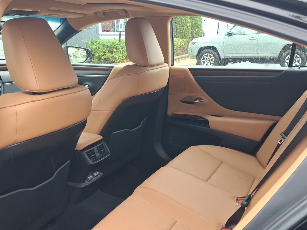 Used 2024 Lexus ES 350 w/ Premium Package FWD image 7