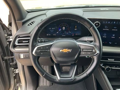 Used 2025 Chevrolet Traverse LT AWD/4WD image 9