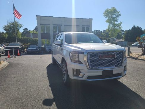 Used 2021 GMC Yukon XL Denali w/ Denali Premium Package image 1