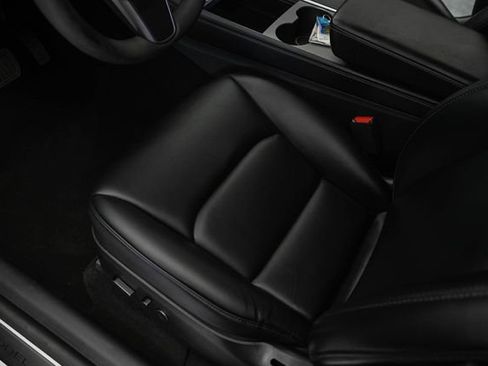 Used 2022 Tesla Model Y Long Range image 26