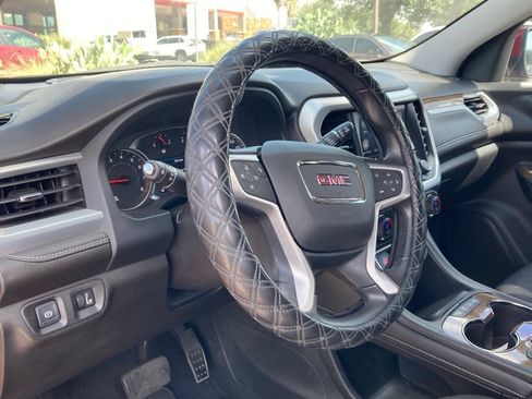 Used 2022 GMC Acadia SLE w/ Driver Convenience Package FWD image 9