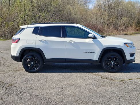 Used 2019 Jeep Compass Latitude w/ Popular Equipment Group AWD/4WD image 4