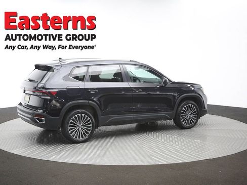 Used 2025 Volkswagen Taos SE FWD image 44