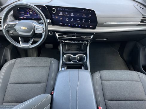 Used 2024 Chevrolet Traverse LT AWD/4WD image 3