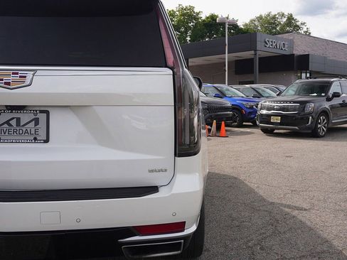 Used 2023 Cadillac Escalade Premium Luxury w/ LPO, Floor Liner Package AWD/4WD image 22