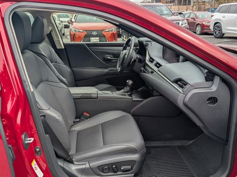 Used 2019 Lexus ES 300h w/ Premium Package image 8