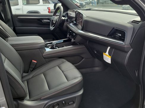 Used 2026 Chevrolet Suburban RST w/ Comfort Package AWD/4WD image 17