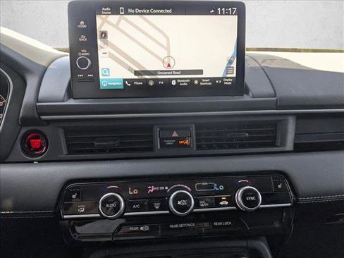 Used 2025 Honda Pilot Touring image 15