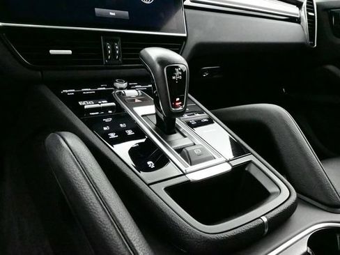 Certified 2022 Porsche Cayenne Platinum Edition AWD/4WD image 10