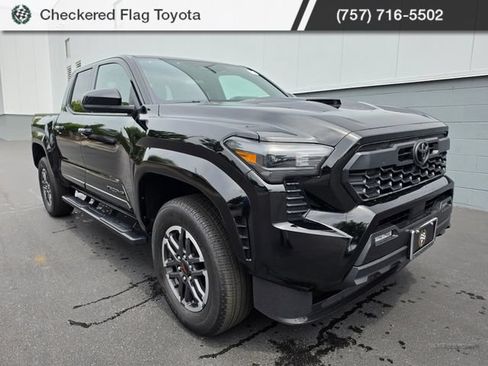 Used 2025 Toyota Tacoma TRD Sport AWD/4WD image 11