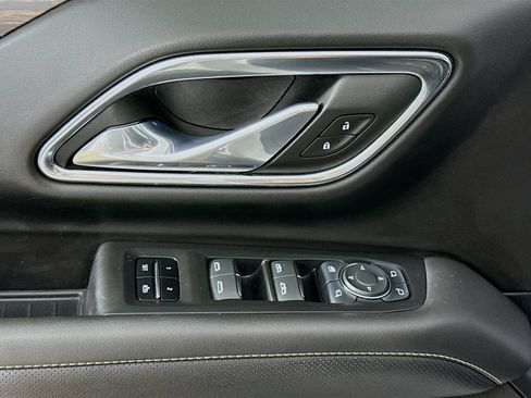 Used 2024 Chevrolet Suburban Premier AWD/4WD image 19