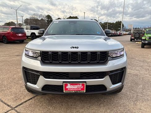 New 2026 Jeep Grand Cherokee Altitude AWD/4WD image 9