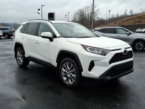 Used 2020 Toyota RAV4 XLE Premium image 6