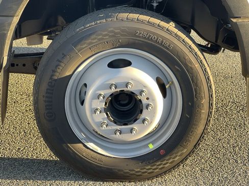 New 2026 Ford F550 2WD Regular Cab Super Duty image 10