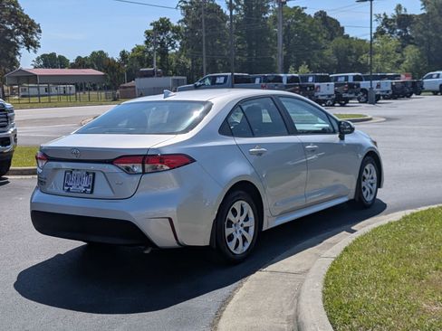 Used 2025 Toyota Corolla LE FWD image 5