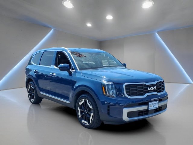 Used 2023 Kia Telluride S AWD/4WD image 1
