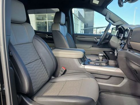 Used 2025 Chevrolet Silverado 1500 ZR2 w/ Technology Package image 16