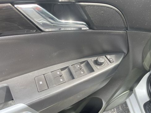 Used 2014 Chevrolet Captiva Sport LT w/ Convenience Package FWD image 22