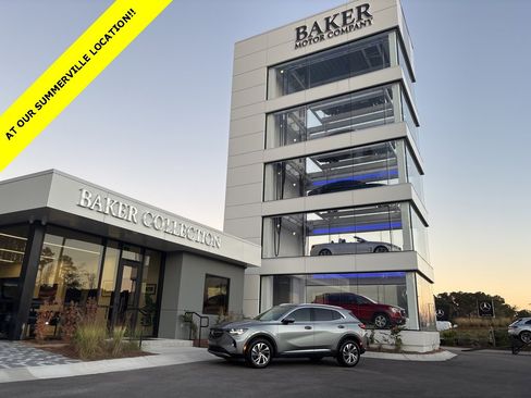 Used 2023 Buick Envision Essence image 2