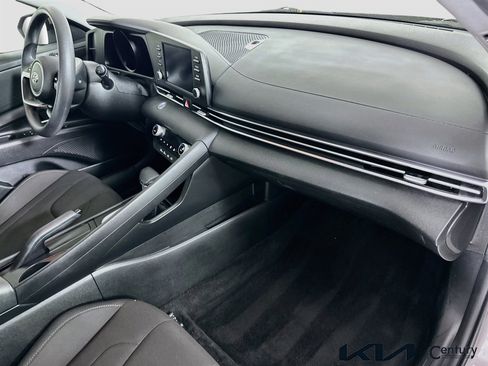Used 2021 Hyundai Elantra SEL image 26