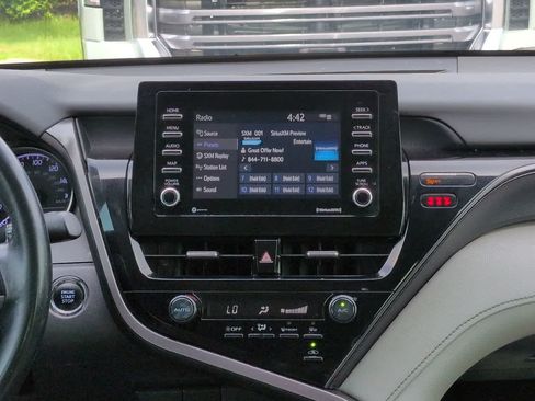 Used 2021 Toyota Camry SE w/ Convenience Package FWD image 17