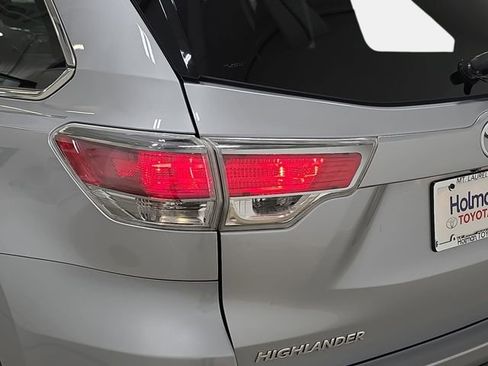 Used 2015 Toyota Highlander Limited image 34