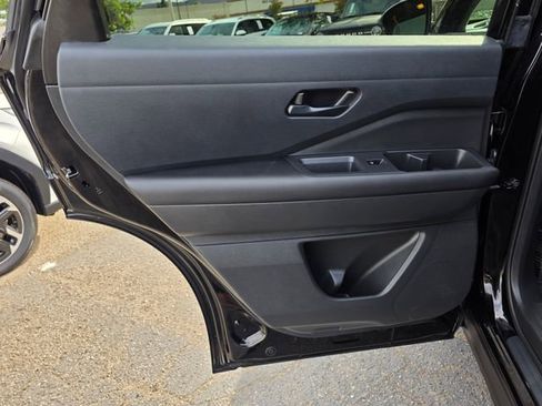 Used 2025 Nissan Pathfinder SV FWD image 22