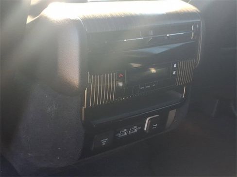 Used 2024 Jeep Wagoneer L Series II image 32