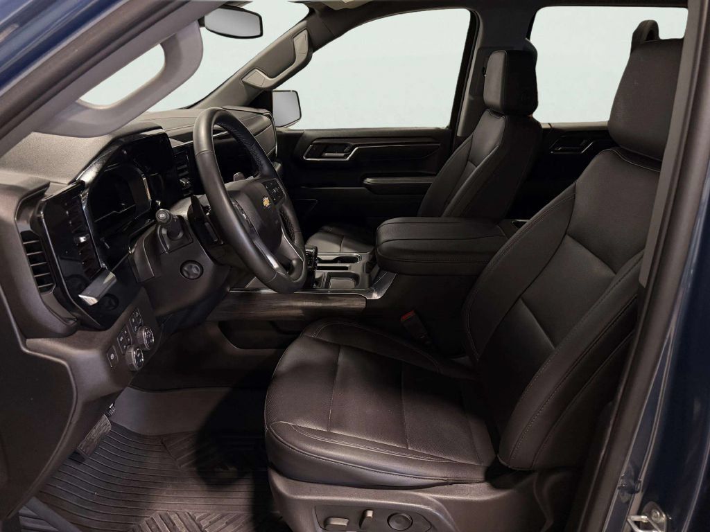Used 2024 Chevrolet Silverado 1500 LTZ AWD/4WD image 13