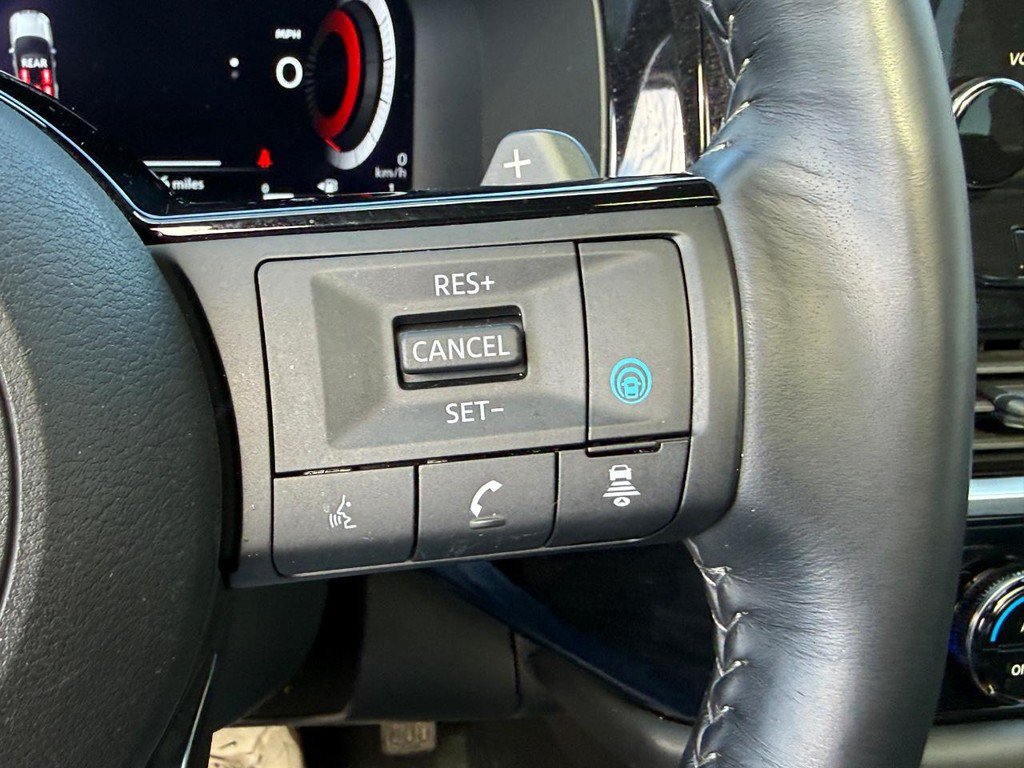 Used 2024 Nissan Pathfinder Platinum w/ Lighting Package (N93) AWD/4WD image 21