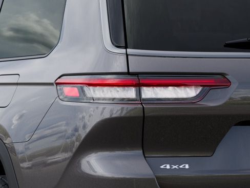New 2026 Jeep Grand Cherokee L Limited w/ Limited Altitude Package AWD/4WD image 35