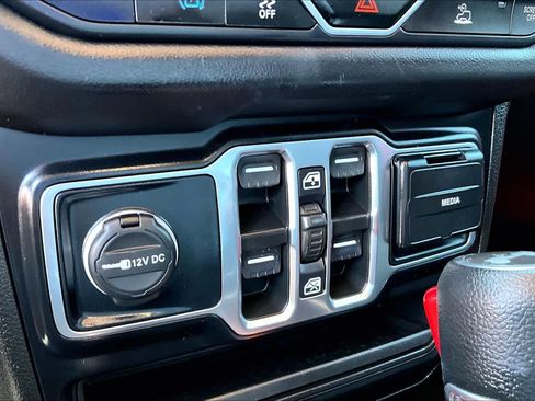 Used 2024 Jeep Wrangler Unlimited Sahara AWD/4WD image 33