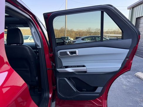 Used 2024 Ford Explorer XLT w/ Equipment Group 202A AWD/4WD image 26
