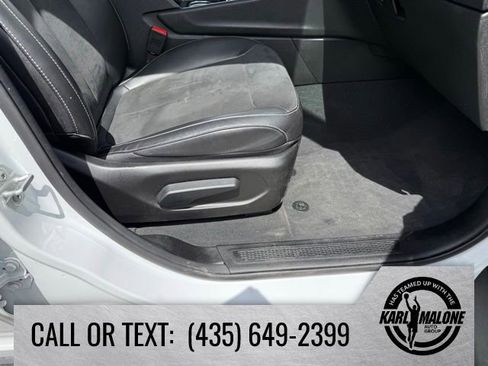 Used 2023 Jeep Grand Cherokee L Laredo AWD/4WD image 39